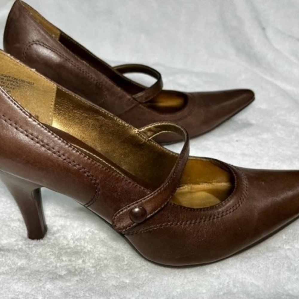 Women's Kenneth Cole Reaction Brown Leather High Heel. Size 8
